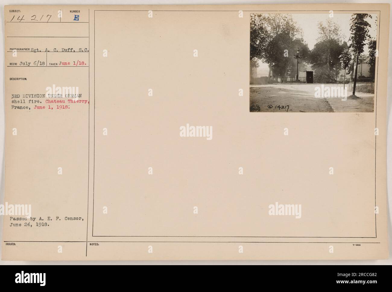 Photographs under shell fire hi-res stock photography and images - Alamy