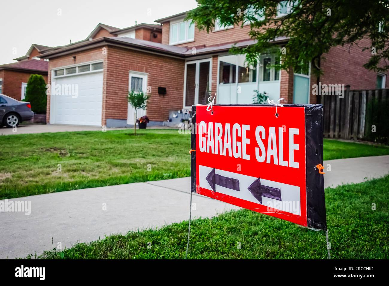 garage sale sign outdoor Stock Photo Alamy