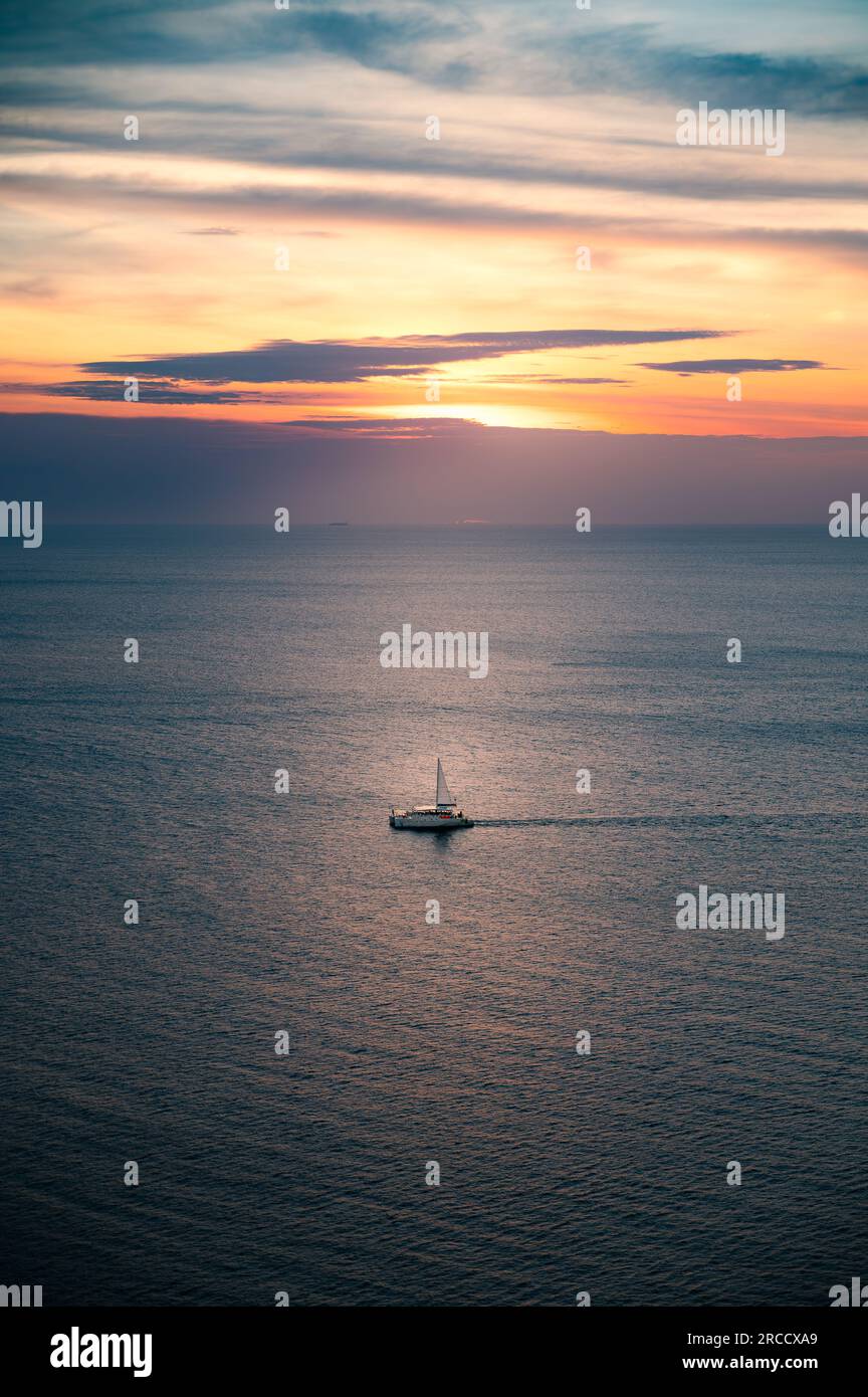 Horizon line clouds hi-res stock photography and images - Alamy