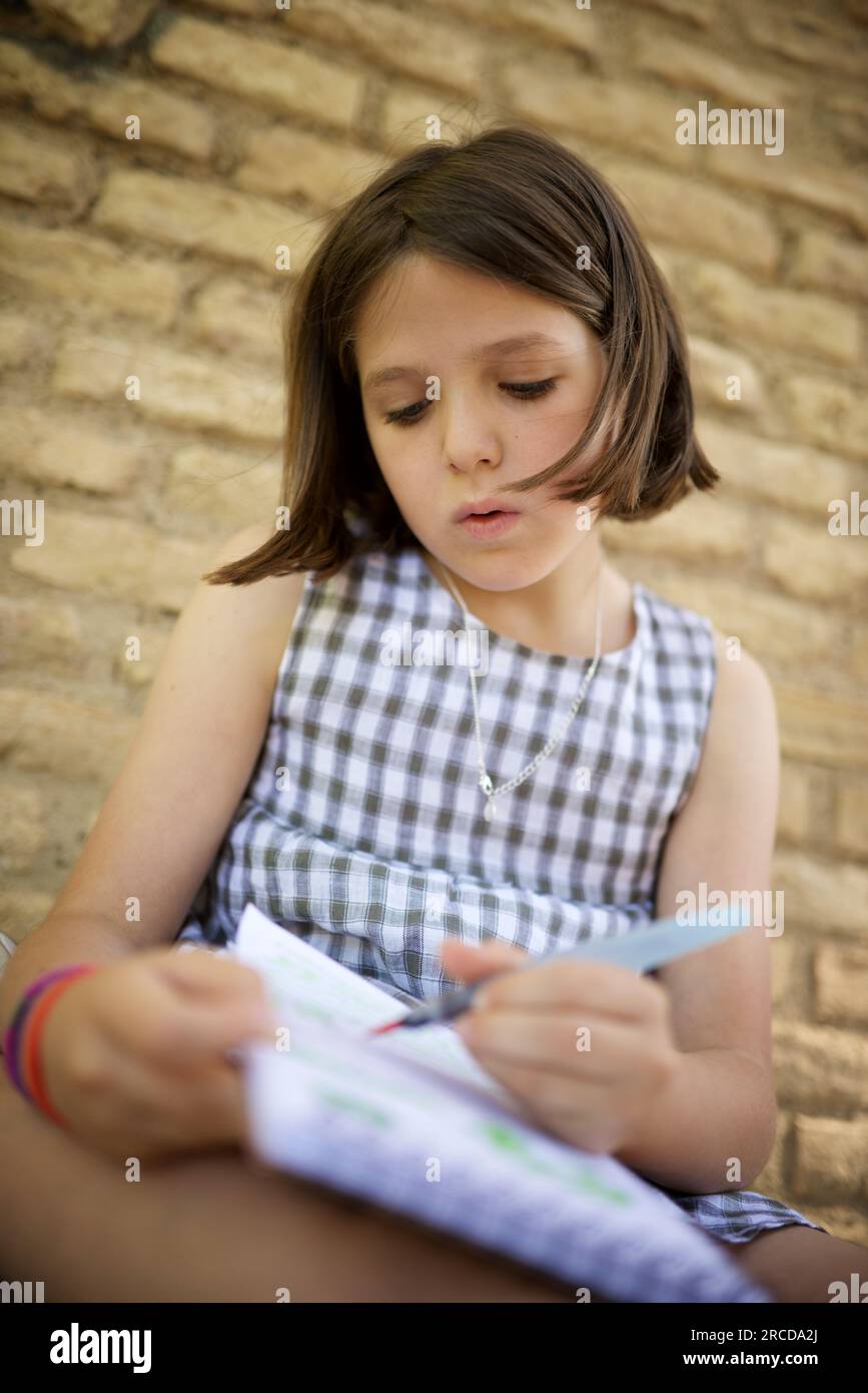 Eight year old girl drawing hi-res stock photography and images - Alamy