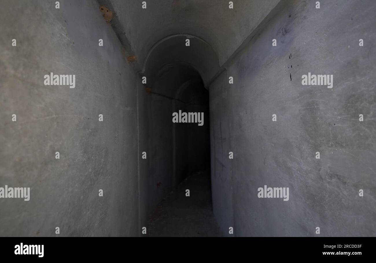 Tunnel warfare hi-res stock photography and images - Alamy