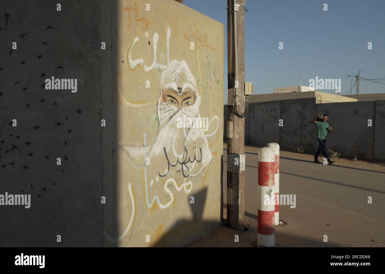 Graffiti consists hi-res stock photography and images - Alamy