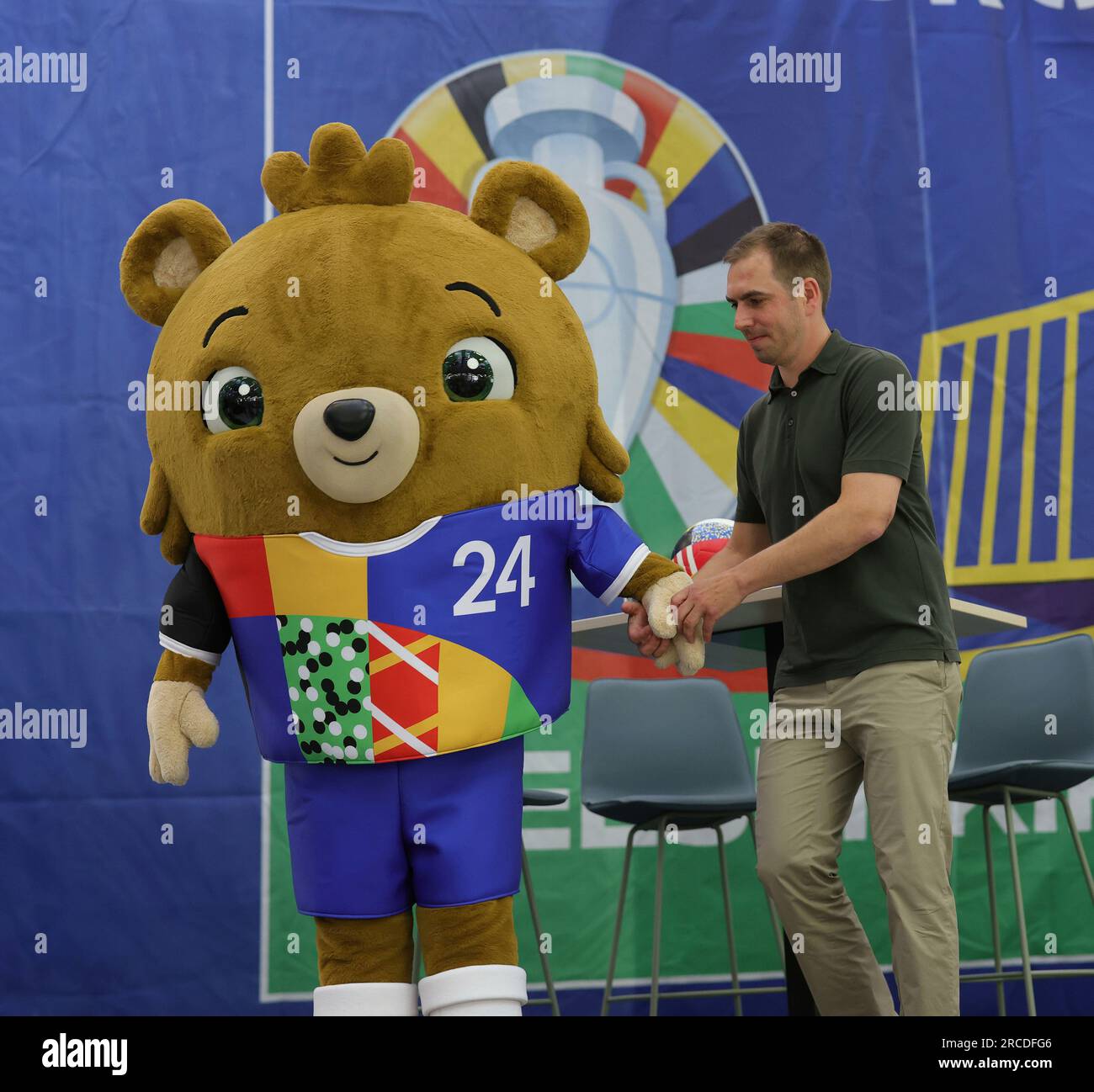 Gelsenkirchen, Deutschland. 20th June, 2023. firo : 20.06.2023, football,  soccer: UEFA EURO 2024, EM 2024, European Championship 2024, Germany,  presentation of the mascot, the bar still has no name, the mascot of