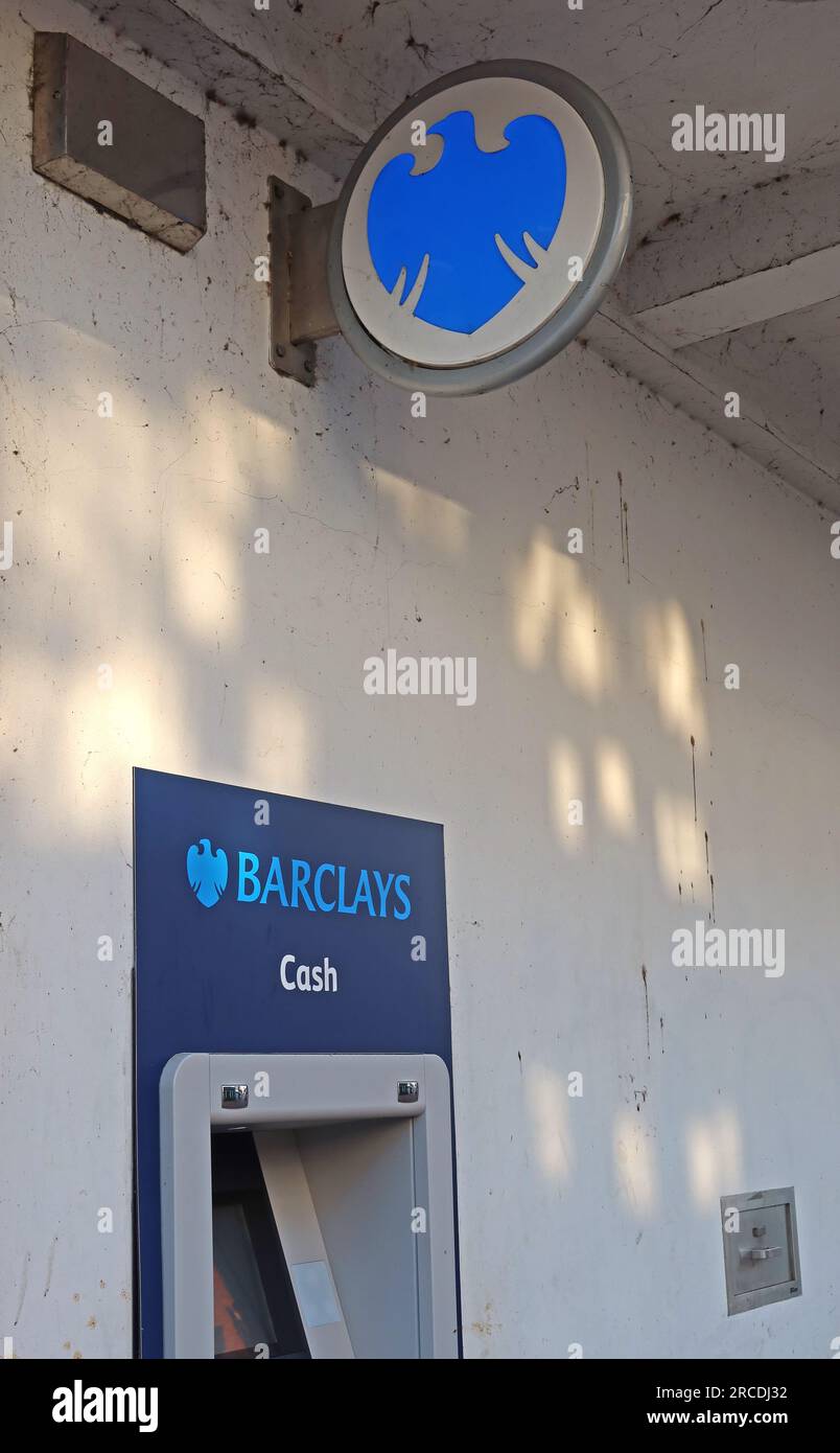 Barclays cash machine, Barclays ATM, Barclays cashpoint, bank cash machine exterior, corporate banking signage, ATM branding, high street banking UK Stock Photo