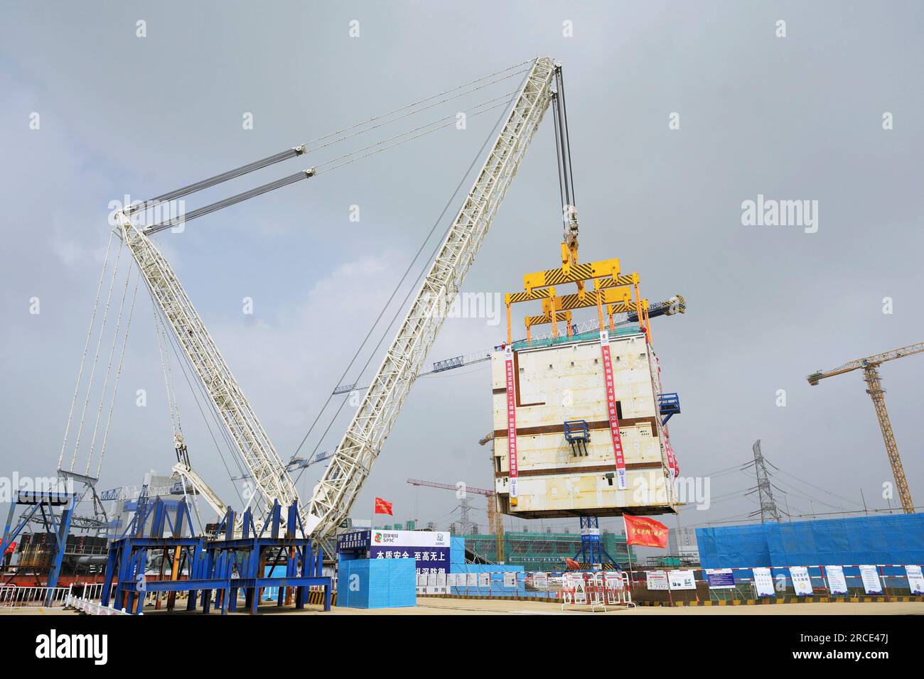 A crane loads an integrated module of 1,090 tons into place at the ...