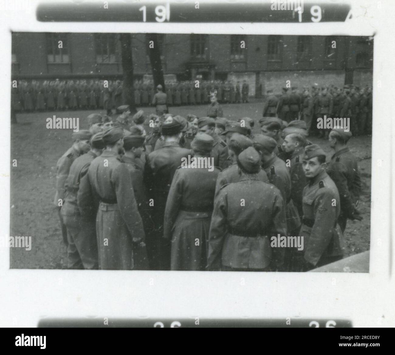 SS Photographer Falkowski (1943) Individual soldier portrait photos ...