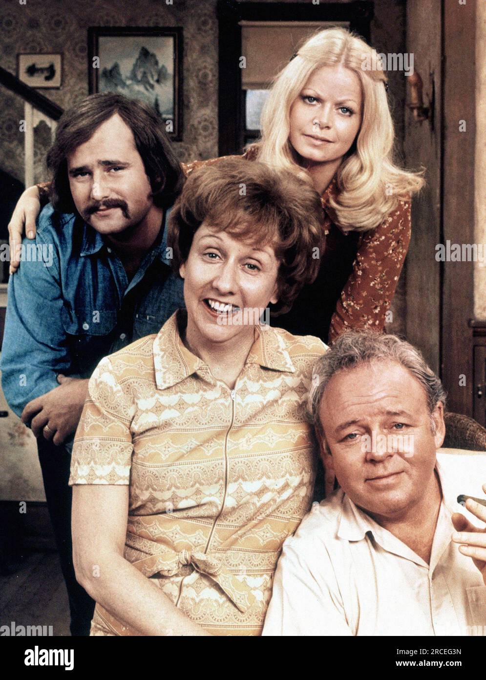 Rob Reiner, Jean Stapleton, Sally Struthers, Carrol O'Connor,, "All in the  Family", circa (1971). Photo credit: CBS Stock Photo - Alamy