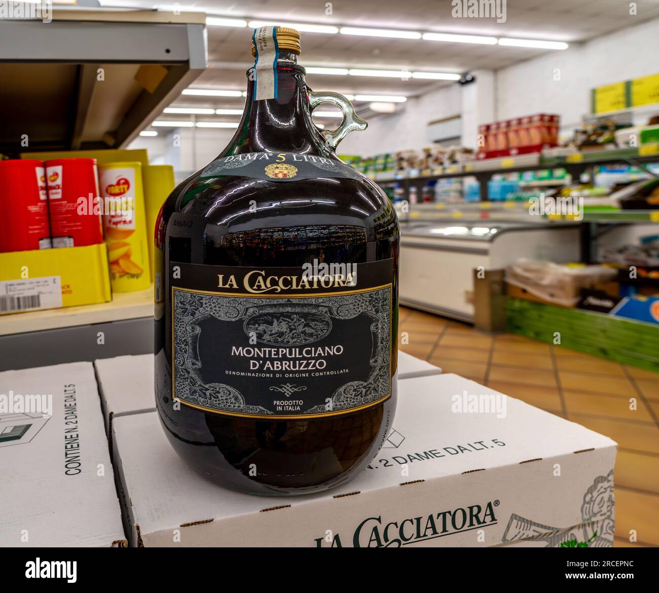 Duty free airport italy hires stock photography and images Alamy