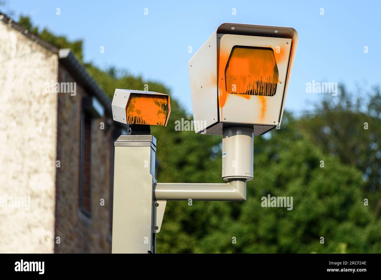 Speed camera vandalized and damaged along a important road of circulation in Morialme | Radar fixe vandalise a Morialme pour flasher les usagers qui d Stock Photo