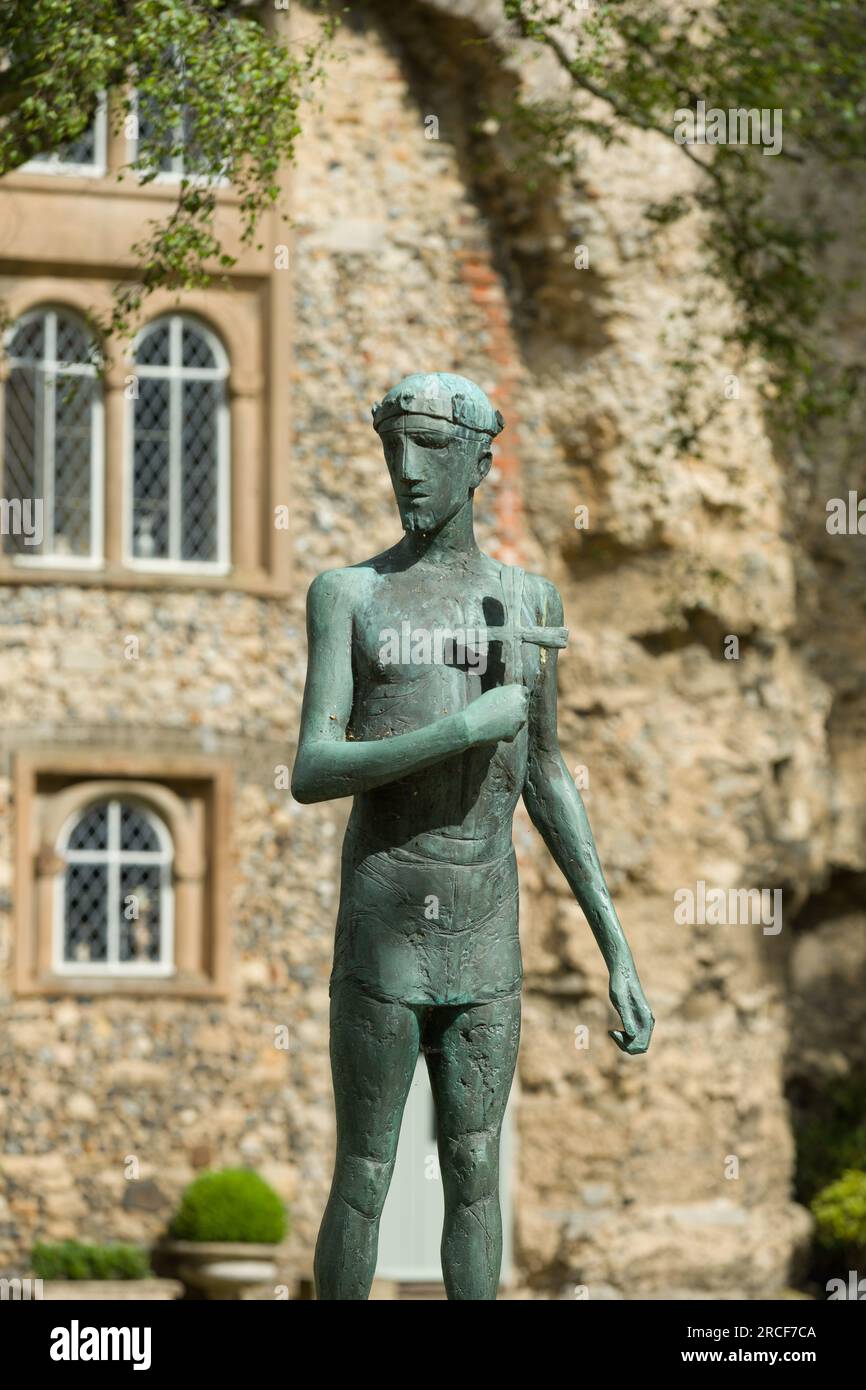 Statue of St Edmunds holding a cross, at the West Front, St Edmundsbury