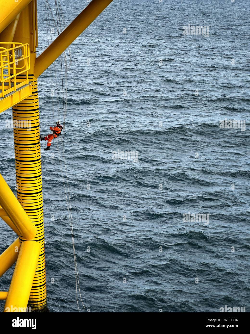 Rope access work hi-res stock photography and images - Alamy