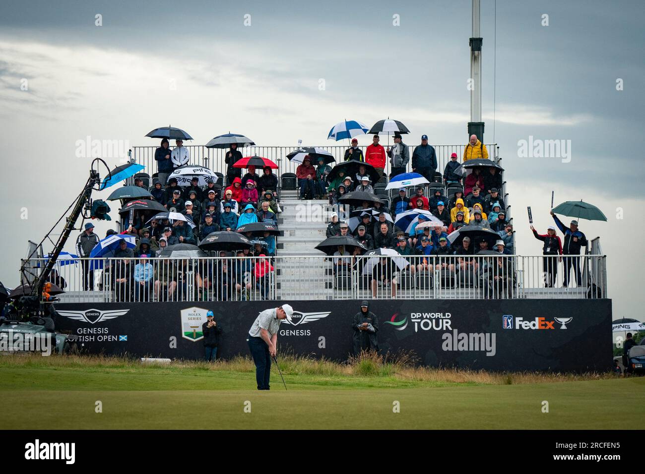 Golf british open spectators watch hi-res stock photography and images