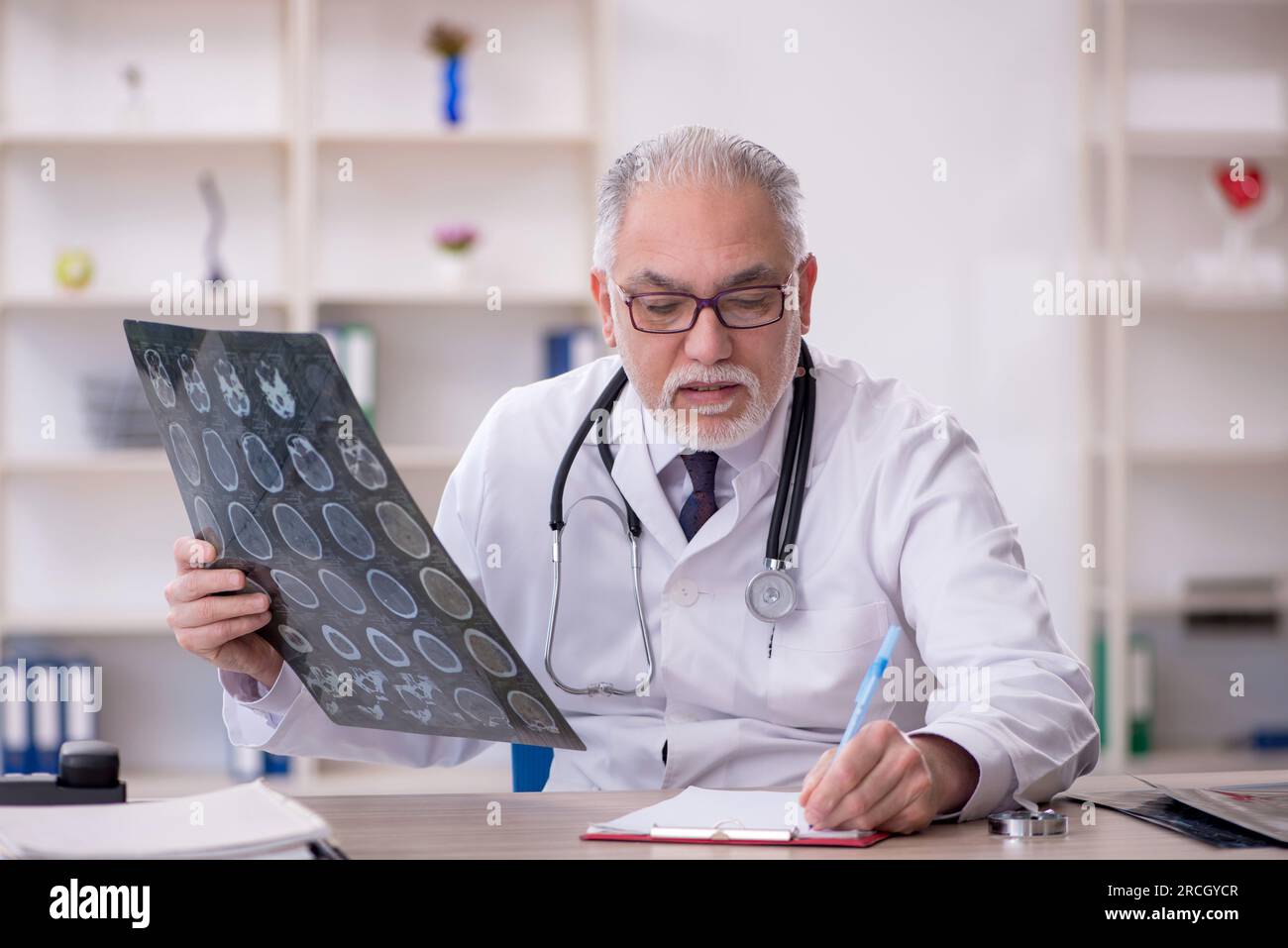 Old doctor radiologist working in the clinic Stock Photo - Alamy