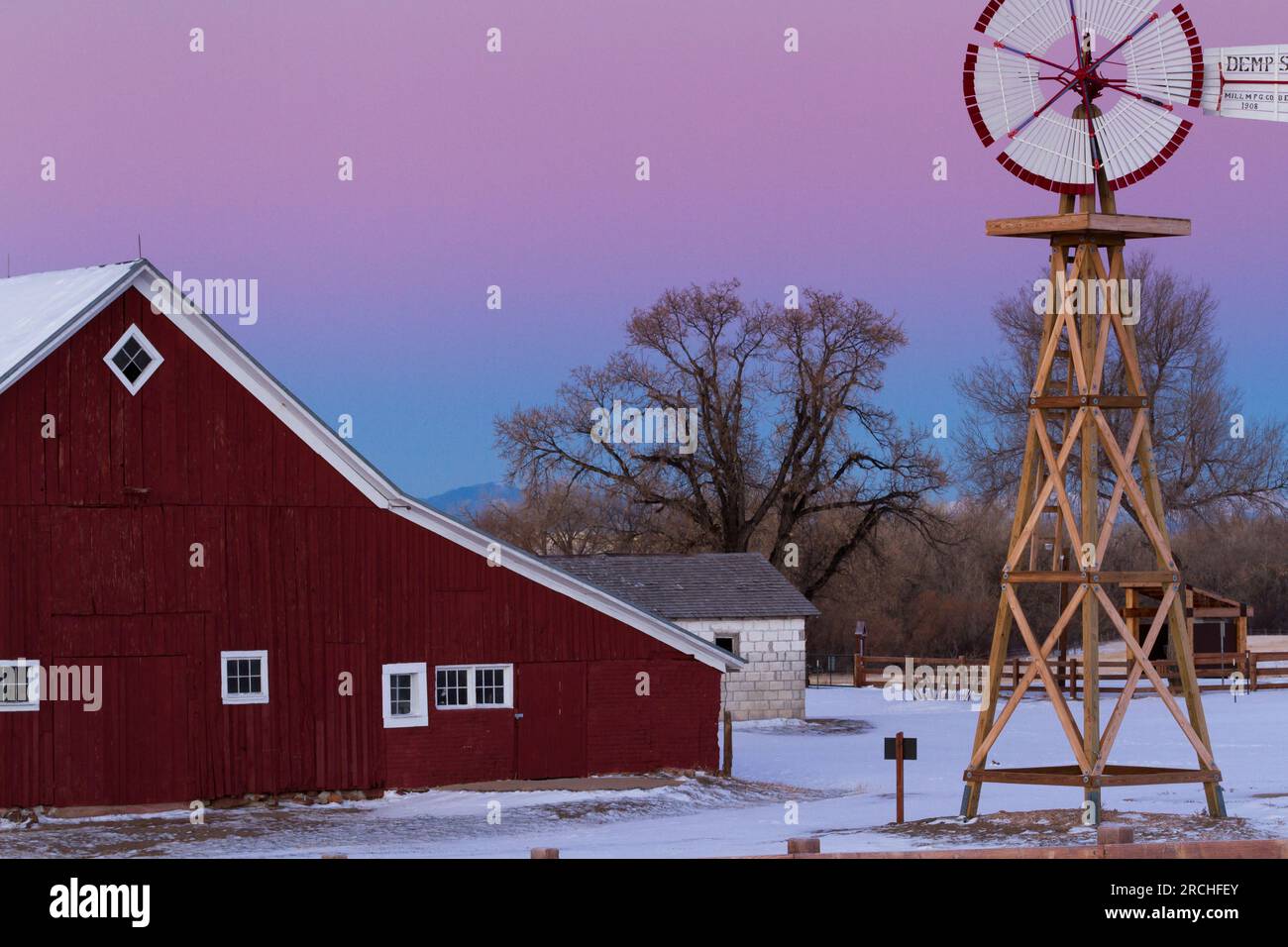 Old Red Barn Stock Photo - Alamy