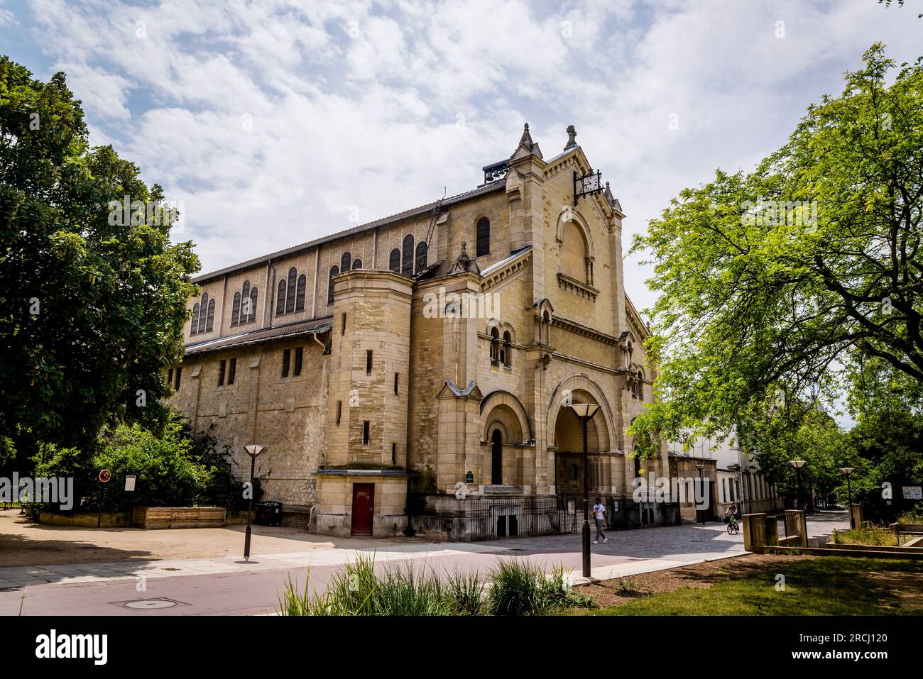 Church of Our Lady of Labour, Late 1800s church with industrial-style iron pillars & arches, 14th arrondissement,, Paris, France Stock Photo