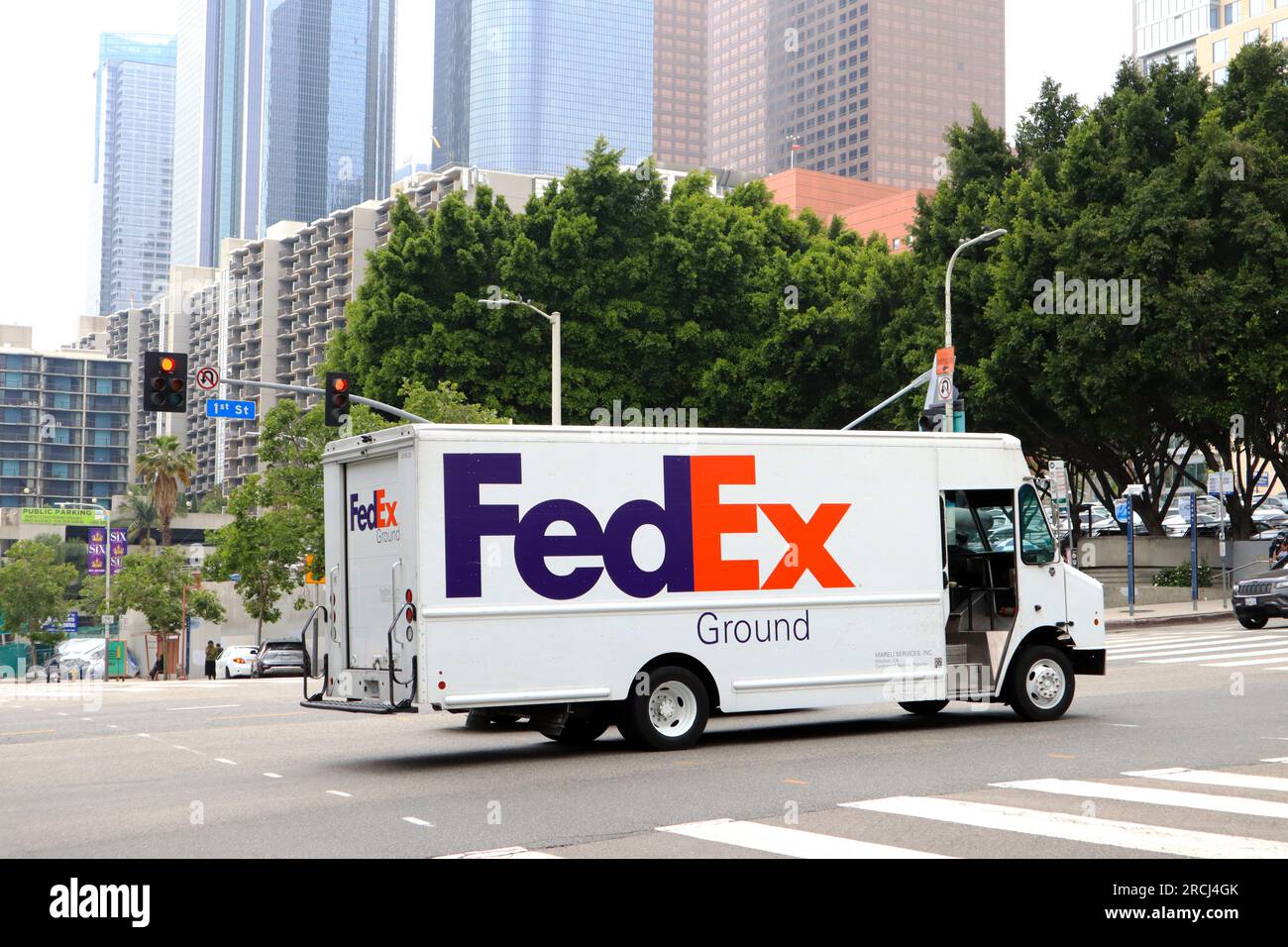 Los Angeles, California Fedex delivery truck Stock Photo Alamy