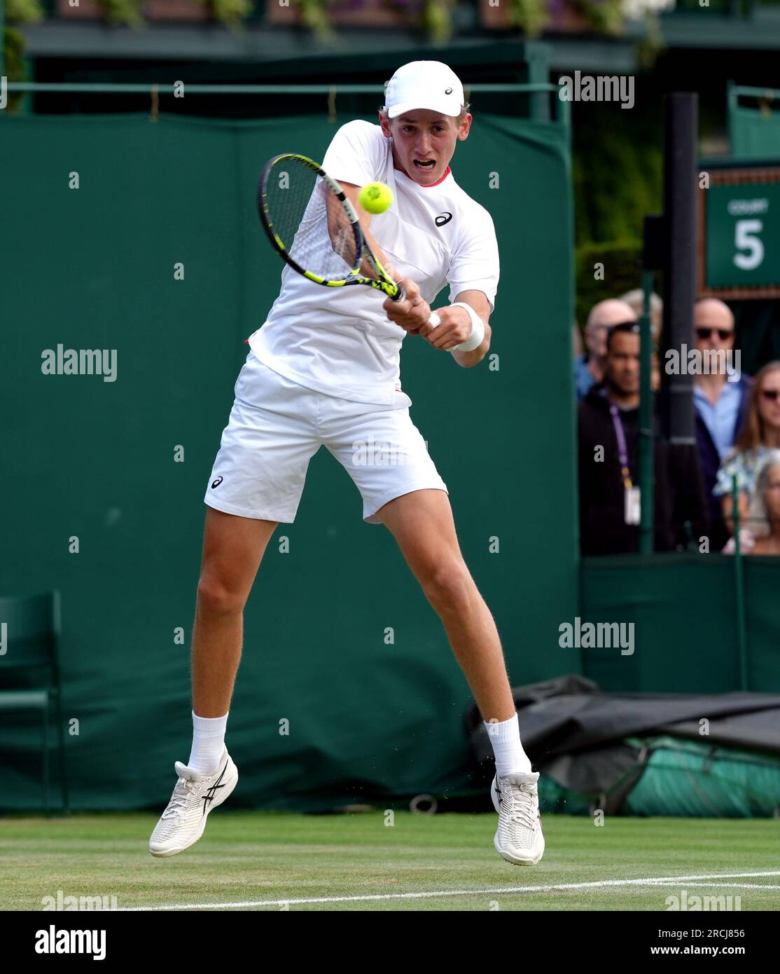 henry-searle-during-the-boys-singles-semi-final-against-cooper