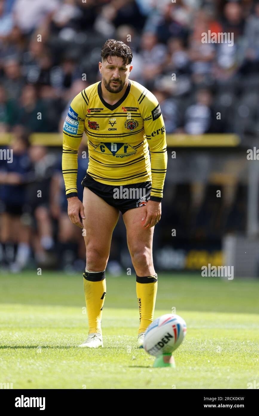 Castlefords's Gareth Widdop prepares to take a penalty during the Betfred Super League match at the MKM Stadium, Hull. Picture date: Saturday July 15, 2023. Stock Photo