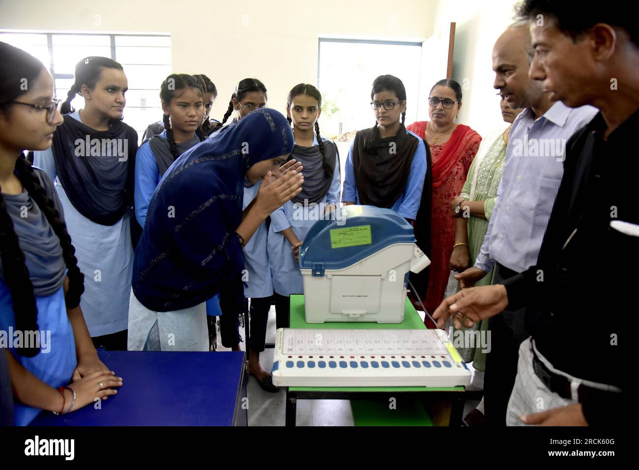 Electronic voting machine india hires stock photography and images Alamy