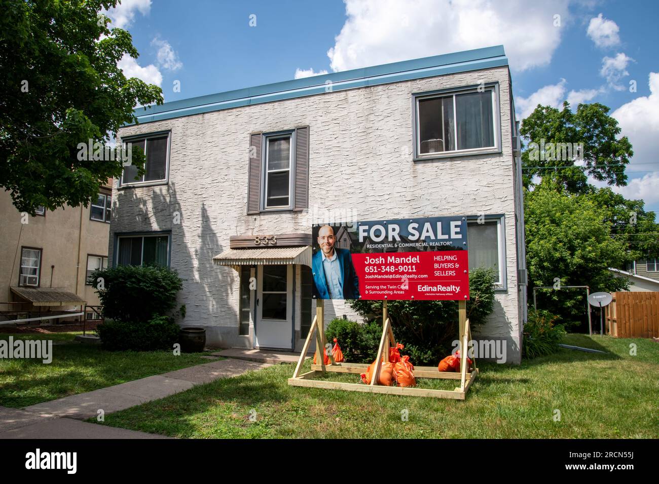 St. Paul, Minnesota.  A five unit commercial multifamily building for sale for $500,000. in a middle-class neighborhood. Stock Photo