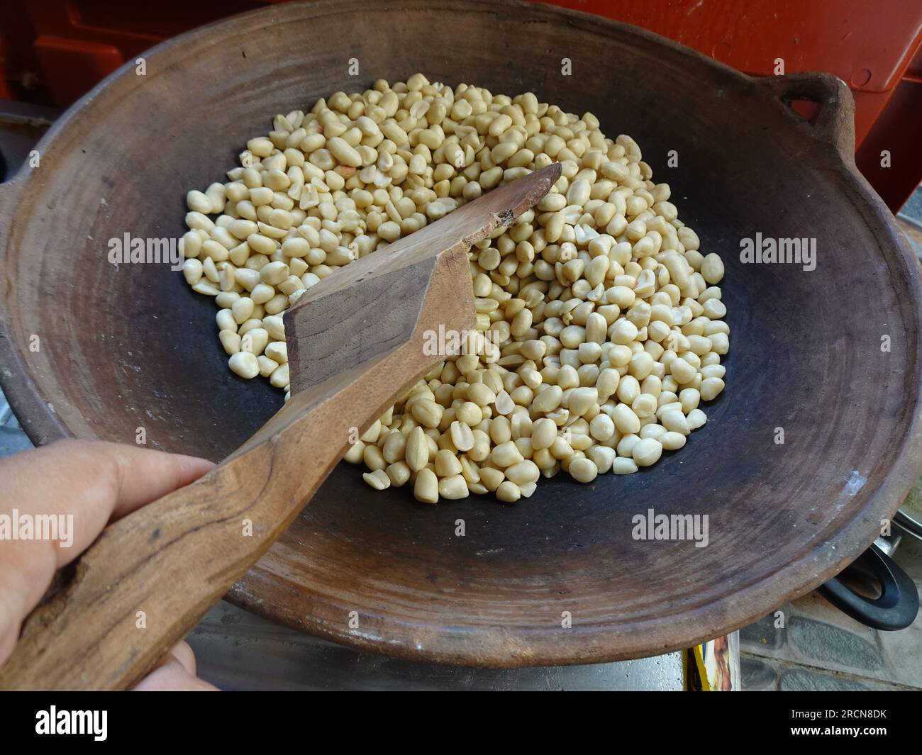 roasting peanuts without oil on the stove with earthenware or ceramic