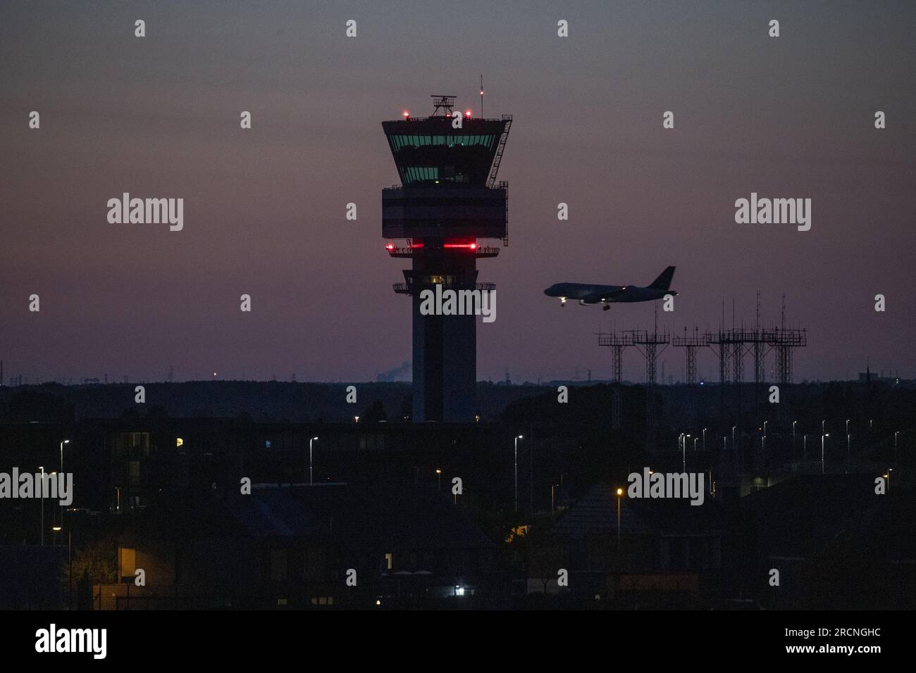 Steenokkerzeel, Belgium. 15th July, 2023. Illustration picture shows an aircraft flying past the control tower as it lands at Brussels Airport by night, in Zaventem, Saturday 15 July 2023. Federal Minister of Mobility Gilkinet (Ecolo) presented a draft ministerial decree to limit noise nuisance for residents living near the internatinoal airport, this week. A striking measure is a total ban on night flights from 11 p.m. and 6 a.m. BELGA PHOTO NICOLAS MAETERLINCK Credit: Belga News Agency/Alamy Live News Stock Photo