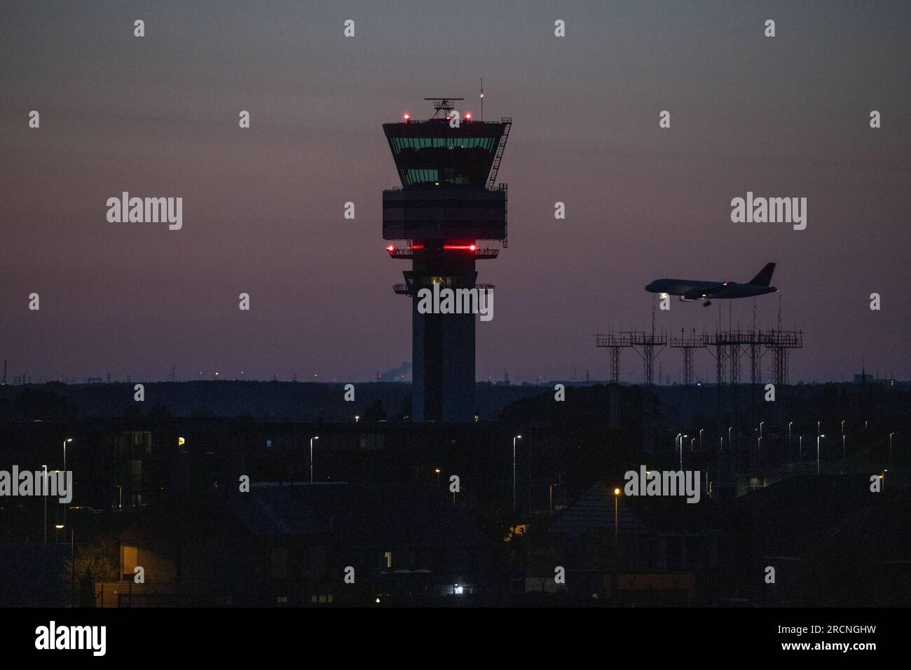 Steenokkerzeel, Belgium. 15th July, 2023. Illustration picture shows an aircraft flying past the control tower as it lands at Brussels Airport by night, in Zaventem, Saturday 15 July 2023. Federal Minister of Mobility Gilkinet (Ecolo) presented a draft ministerial decree to limit noise nuisance for residents living near the internatinoal airport, this week. A striking measure is a total ban on night flights from 11 p.m. and 6 a.m. BELGA PHOTO NICOLAS MAETERLINCK Credit: Belga News Agency/Alamy Live News Stock Photo