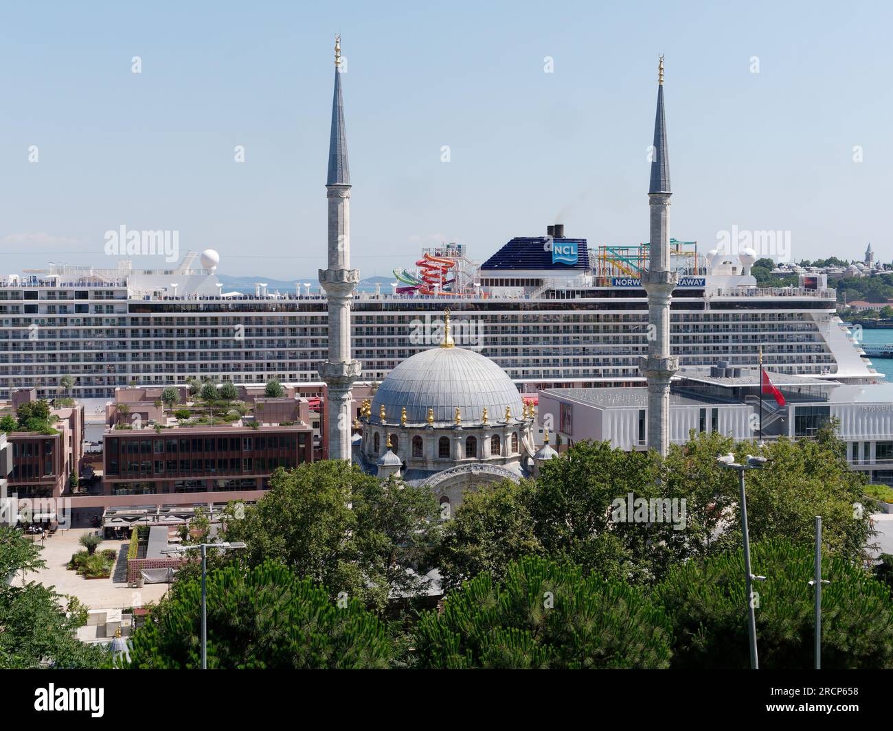 Nusretiye Mosque and a Cruise ship at Galataport in Istanbul together with Istanbul Modern, a Museum of Modern Art. Turkey Stock Photo