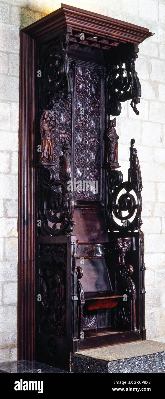 Silla episcopal del coro de la Catedral de Girona, obra de Aloi de Montbrai, 1351. Stock Photo