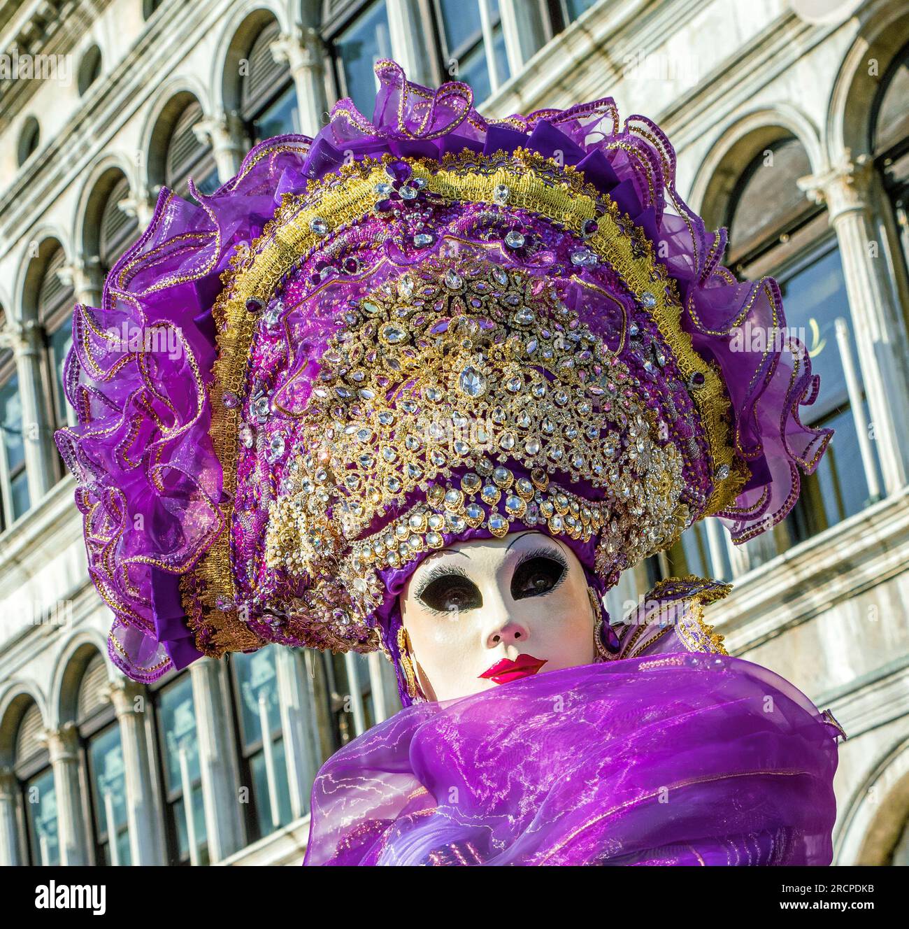 Venetian mask woman hi-res stock photography and images - Page 36 - Alamy