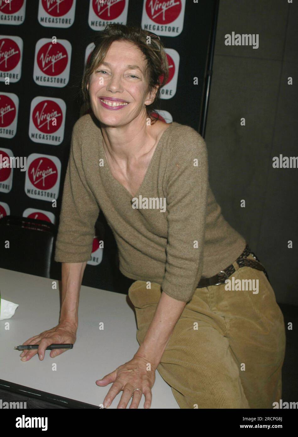 https://c8.alamy.com/comp/2RCPG8J/file-photo-jane-birkin-has-passed-away-jane-birkin-cd-signing-for-arabesque-after-her-concert-at-florence-gould-hall-in-new-york-city-on-september-18-2003-photo-credit-henry-mcgeemediapunch-2RCPG8J.jpg