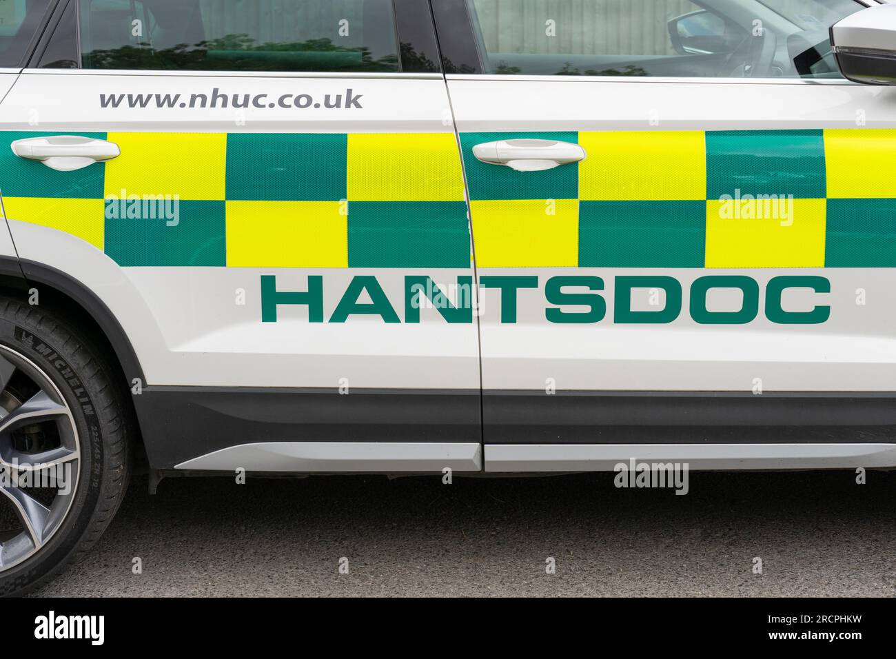 Hantsdoc doctors car for emergency visits at Hook Surgery, England. Hantsdoc provides the Out of Hours service for Basingstoke hospital Stock Photo