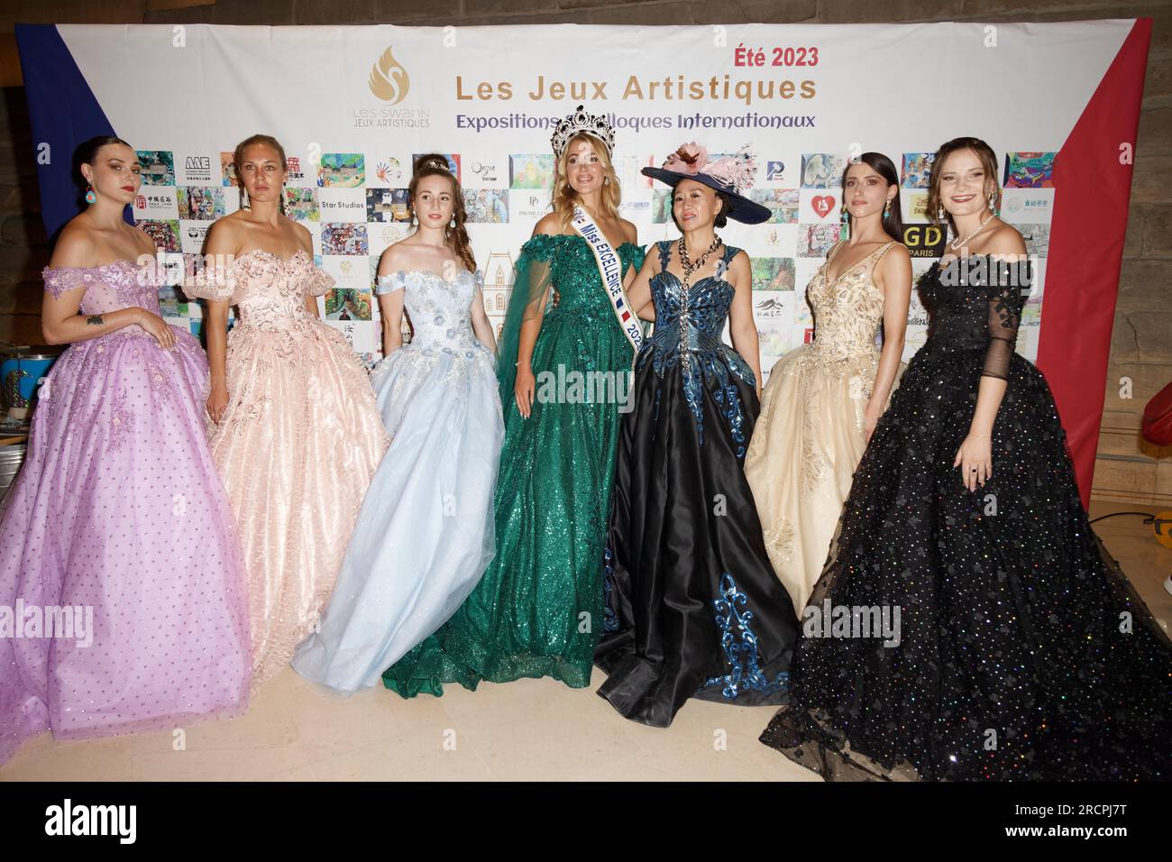 Paris, France. 15th July, 2023. Miss Excellence France 2023, Laura Hérault and the chinese artist Li Jin Paris surrounded by guests attend the second edition of the Artistic Games at the Caroussel du Louvre on July 15, 2023 in Paris, France. Credit: Bernard Menigault/Alamy Live News Stock Photo