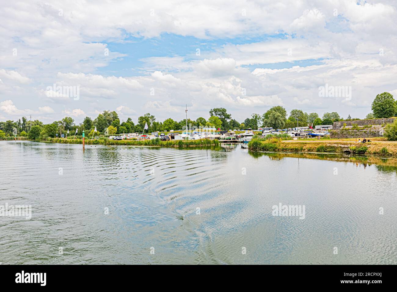 Séjour en bâteau sur la Saône. Port d'Auxonne. Stock Photo