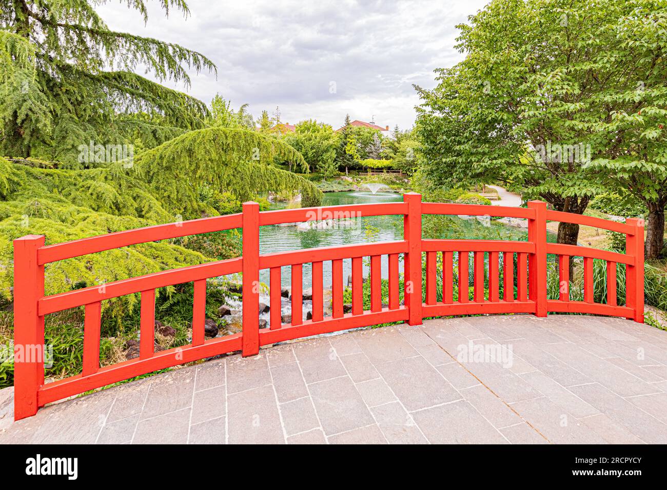Le jardin japonais à Dijon en début d'été. The Japanese garden in Dijon