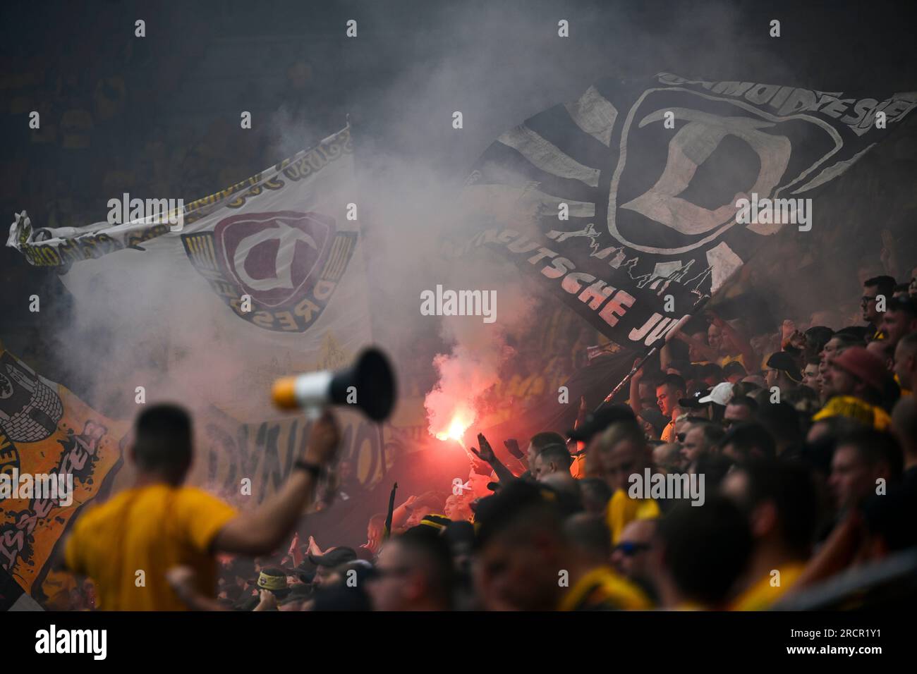 Sk slavia prague fans hi-res stock photography and images - Alamy