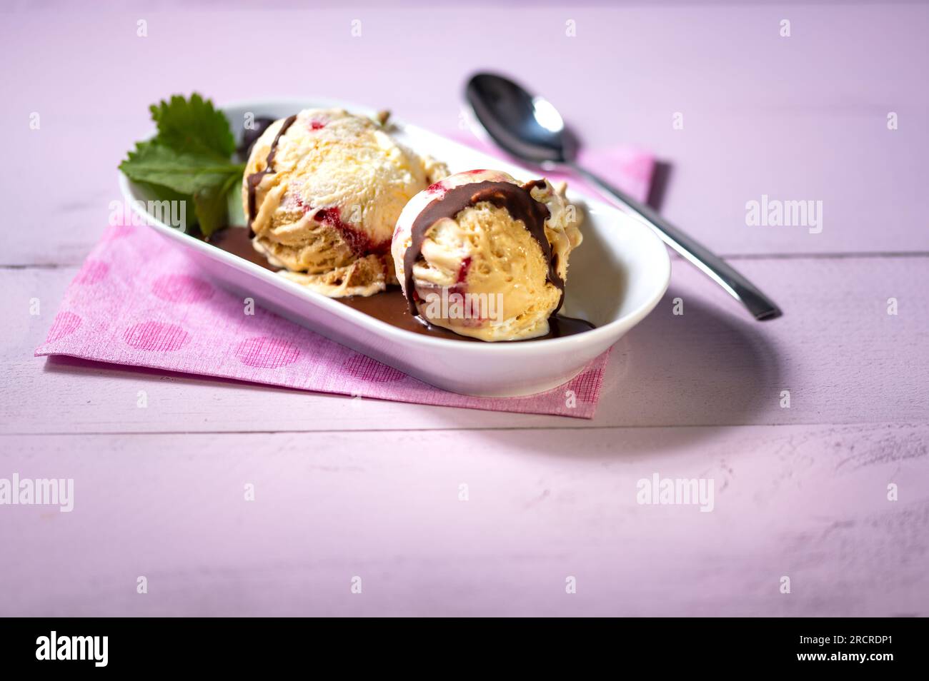 https://c8.alamy.com/comp/2RCRDP1/two-ice-cream-balls-with-chocolate-glaze-2RCRDP1.jpg