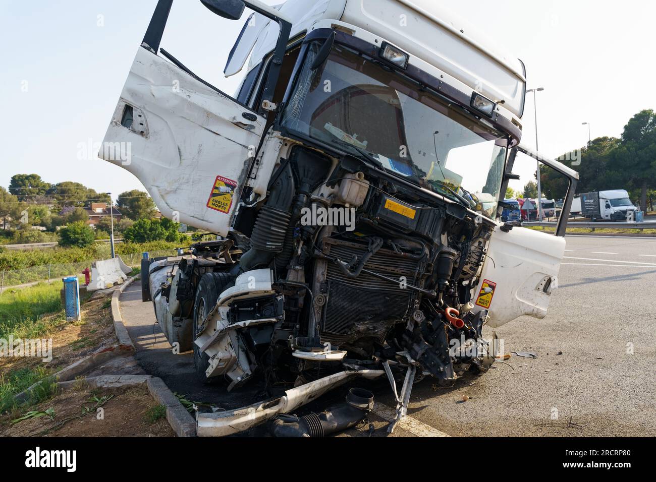 Truck damaged hi-res stock photography and images - Alamy