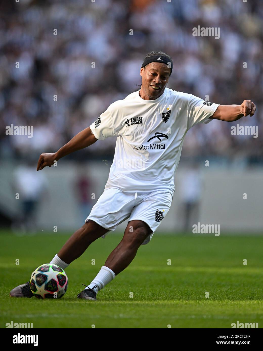 Ronaldinho Gaucho Makes Mold of the Feet To Be Eternalized Editorial Stock  Photo - Image of activity, sport: 136109233