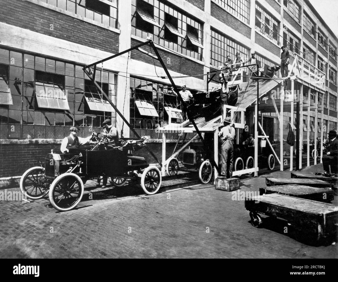 Detroit, Michigan:  1913. The Ford Model T assembly line where the carriage is dropped onto the chassis. Stock Photo