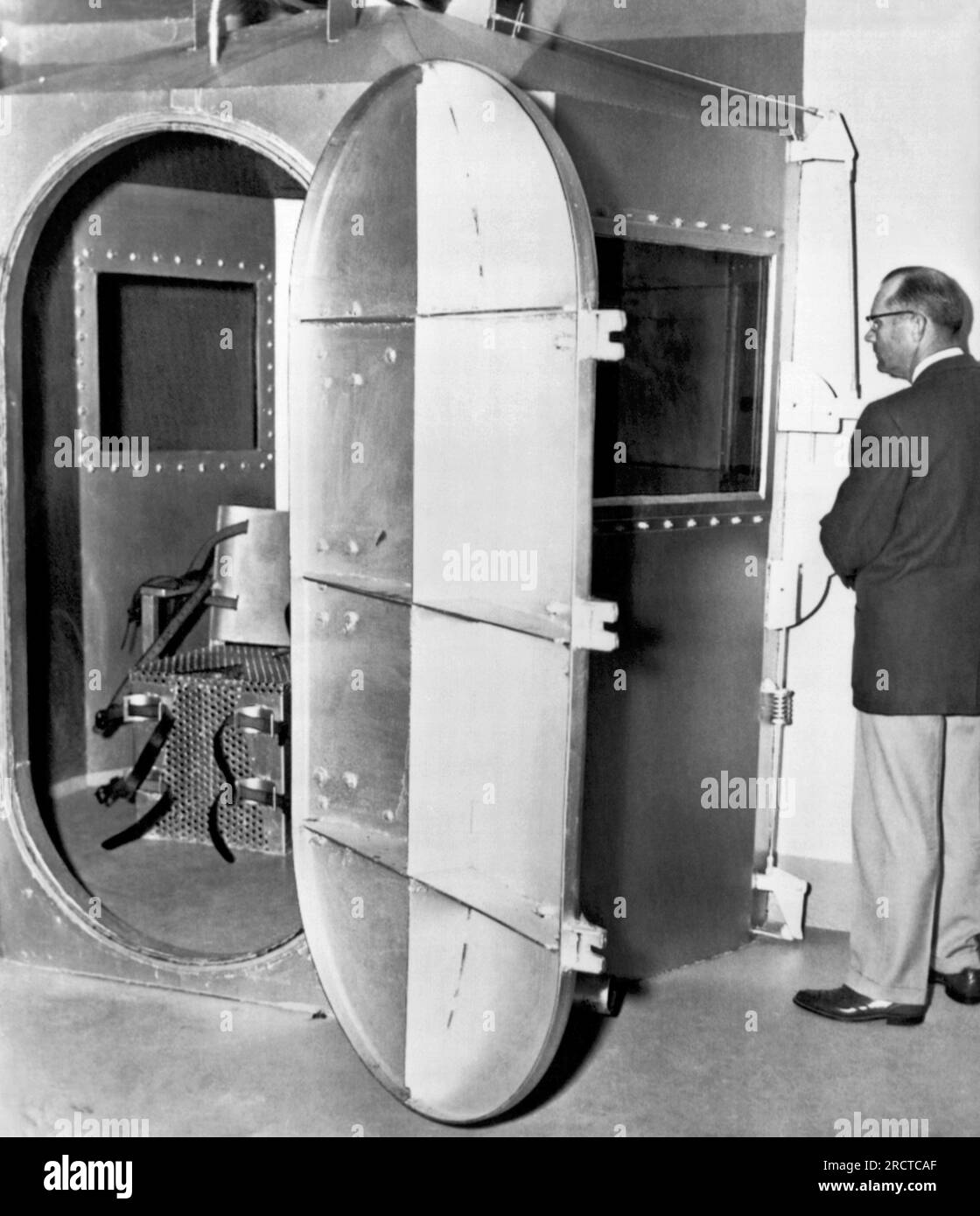 Jefferson City, Missouri: November 20, 1953  Jefferson City Correctional Center Wardon Ralph Eidson poses with his hand on the gas chamber lever he will push to put Carl Austin Hall and Bonnie Brown Heady to death for the kidnapping and murder of six year old Bobby Greenlease. Stock Photo