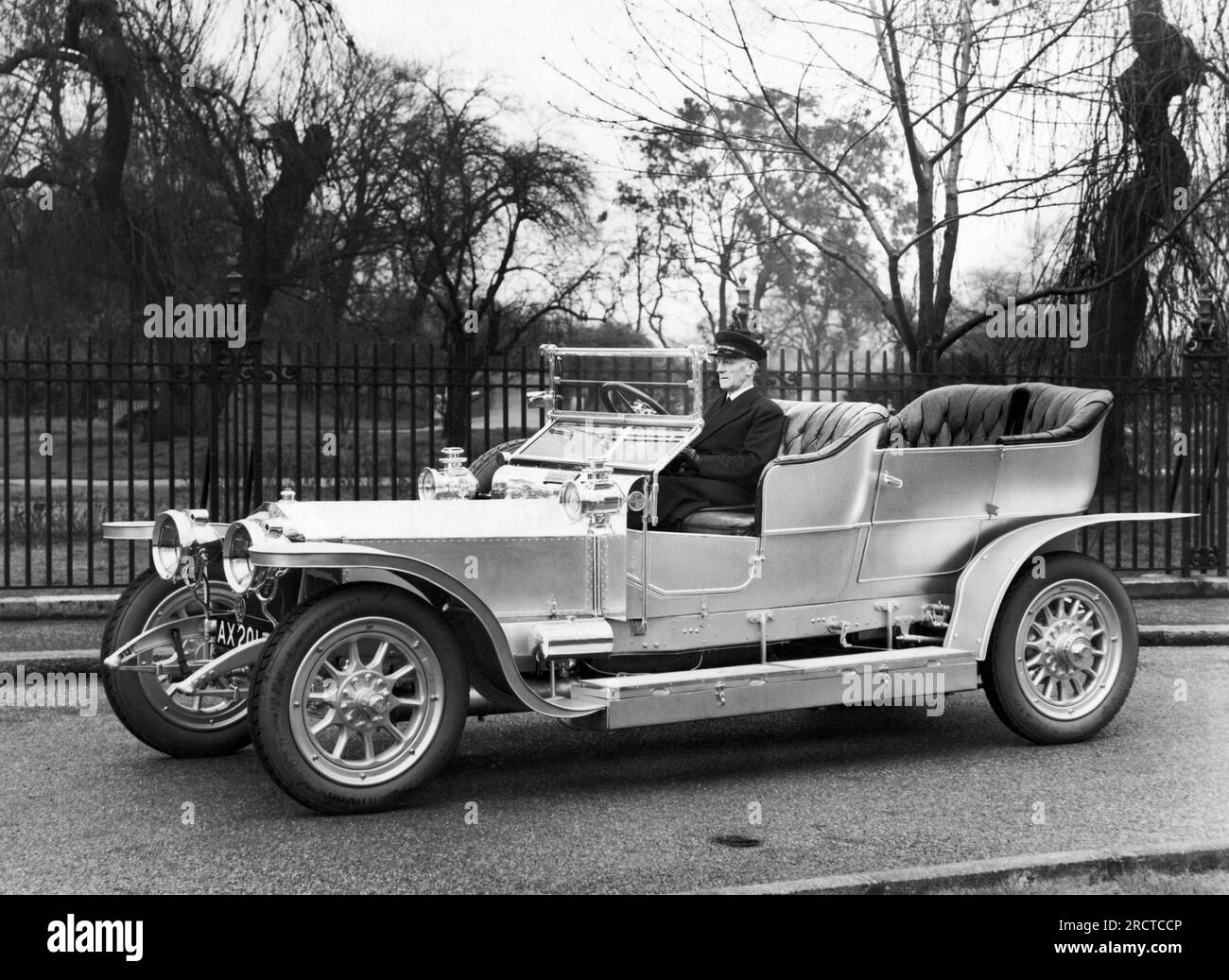 England:  c. 1930 The original 1907 Rolls-Royce Silver Ghost 40/50 H.P. which in 1907 made a non-stop run of 15,000 miles without breaking down. Stock Photo