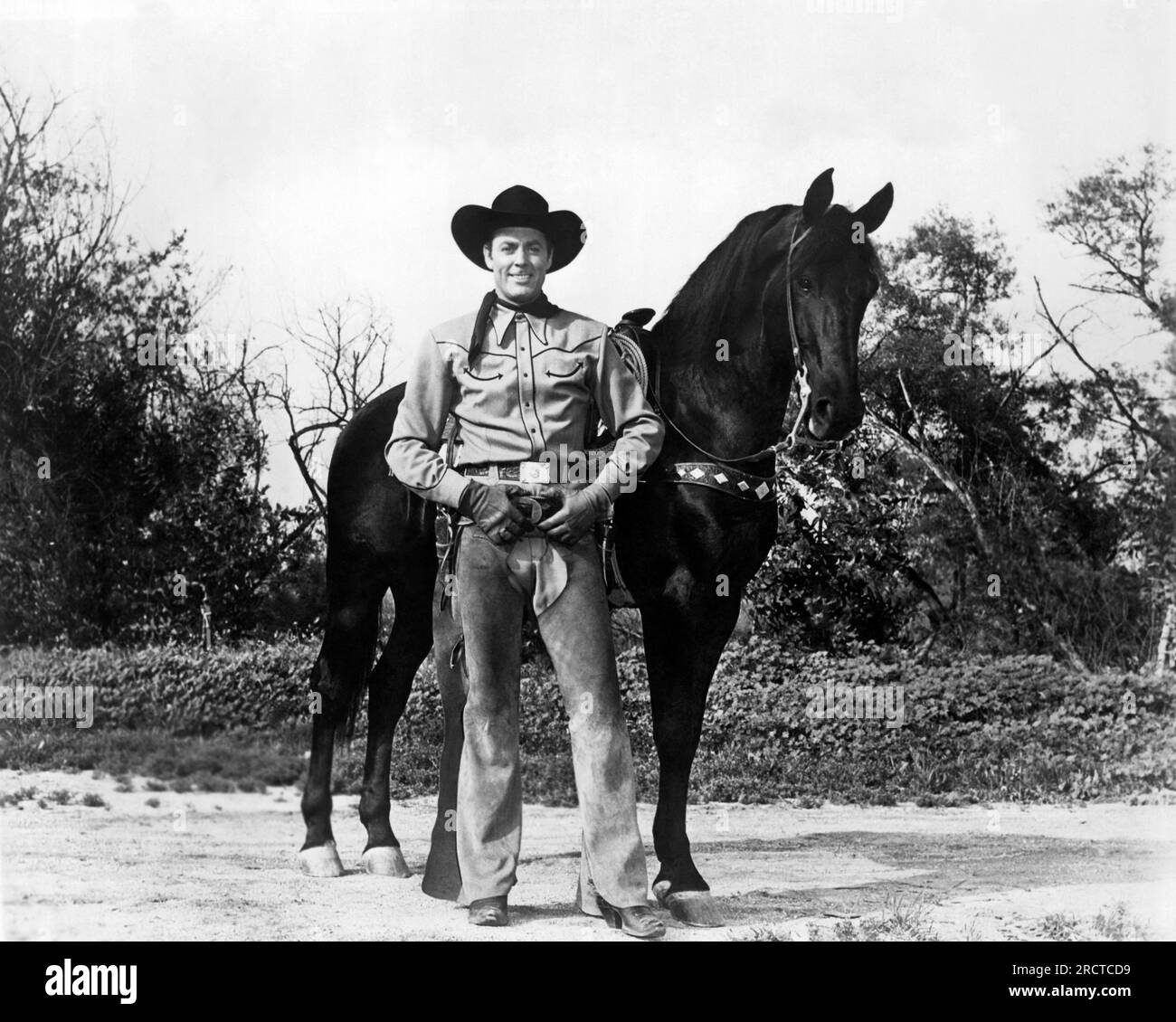 Hollywood, California:  c. 1946. Actor Allan 'Rocky' Lane as the Red Ryder with his horse, Black Jack. Stock Photo