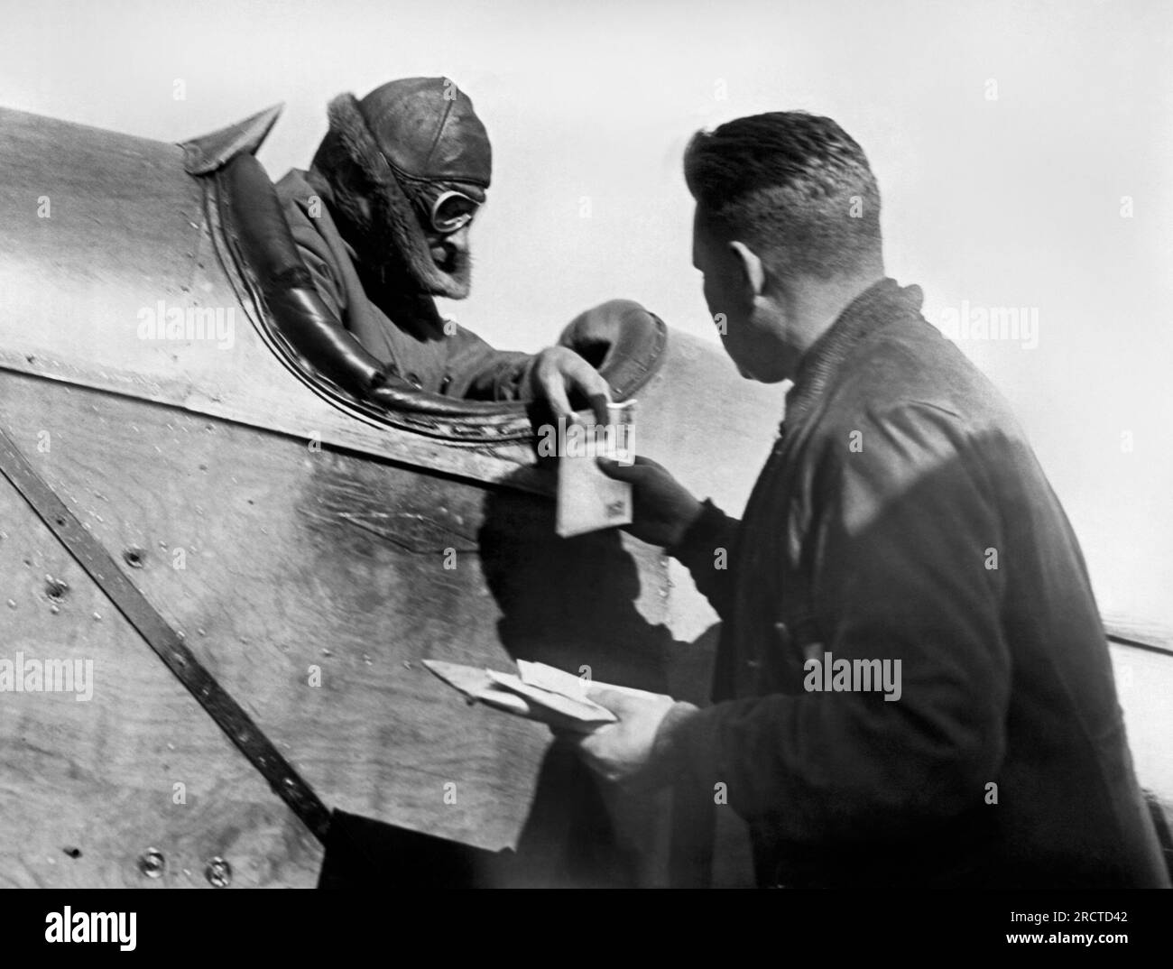 Garden City, New York:  August 22, 1923 U.S. Air Mail pilot C. Eugene Johnson arrives at Curtiss Field on Long Island on the final leg of the coast to coast air mail service between San Francisco and New York. He is handing over the first letters to arrive. Stock Photo