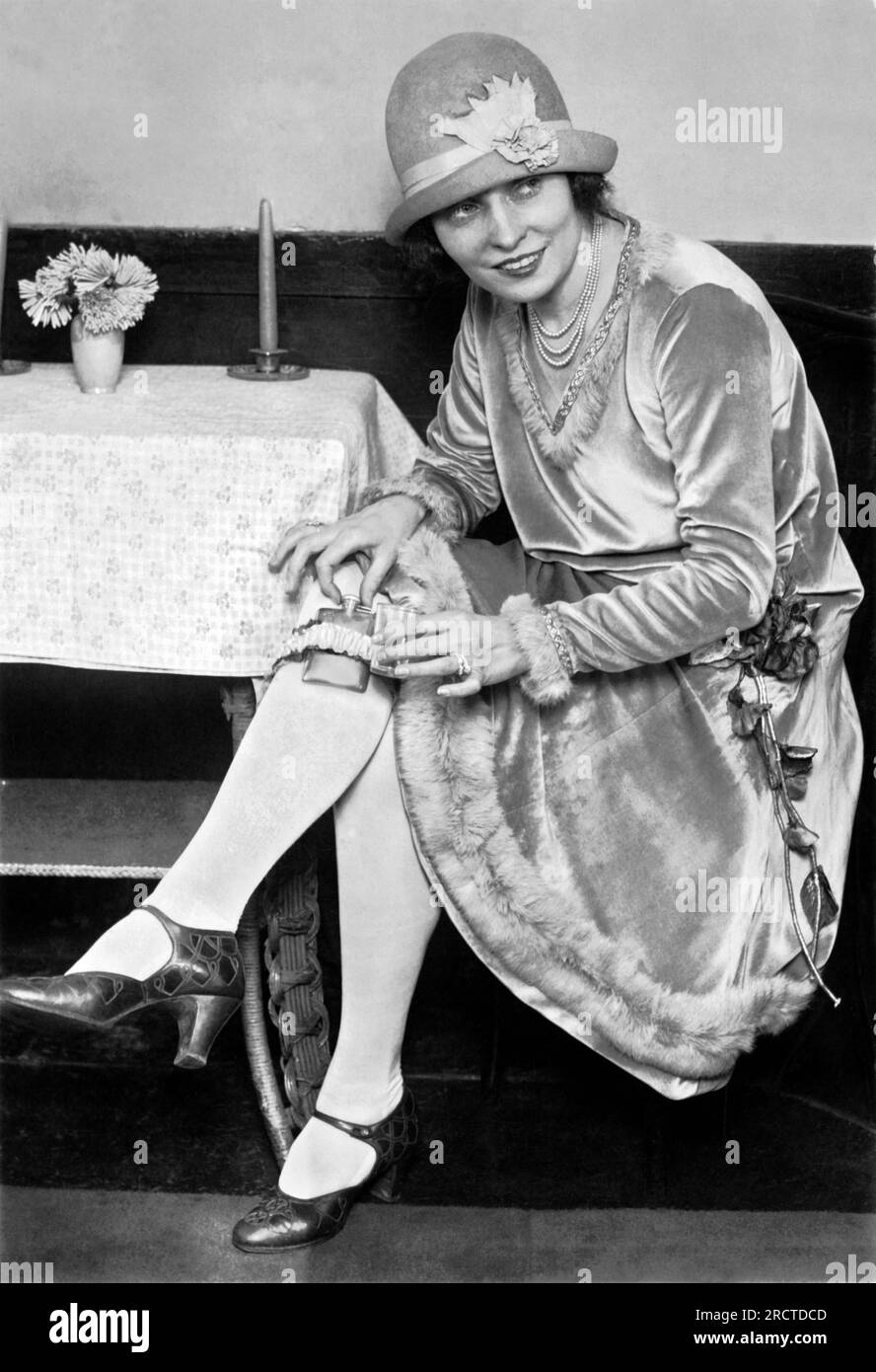 Woman In White Stockings Sitting Hi res Stock Photography And Images 