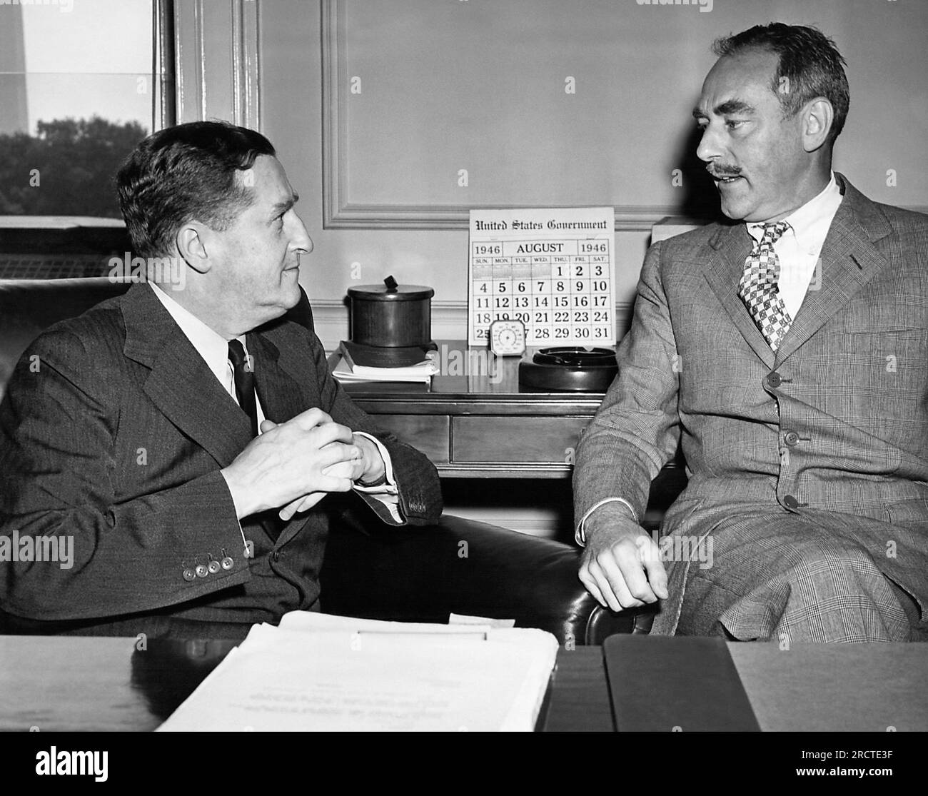 Two men facing Black and White Stock Photos & Images Alamy