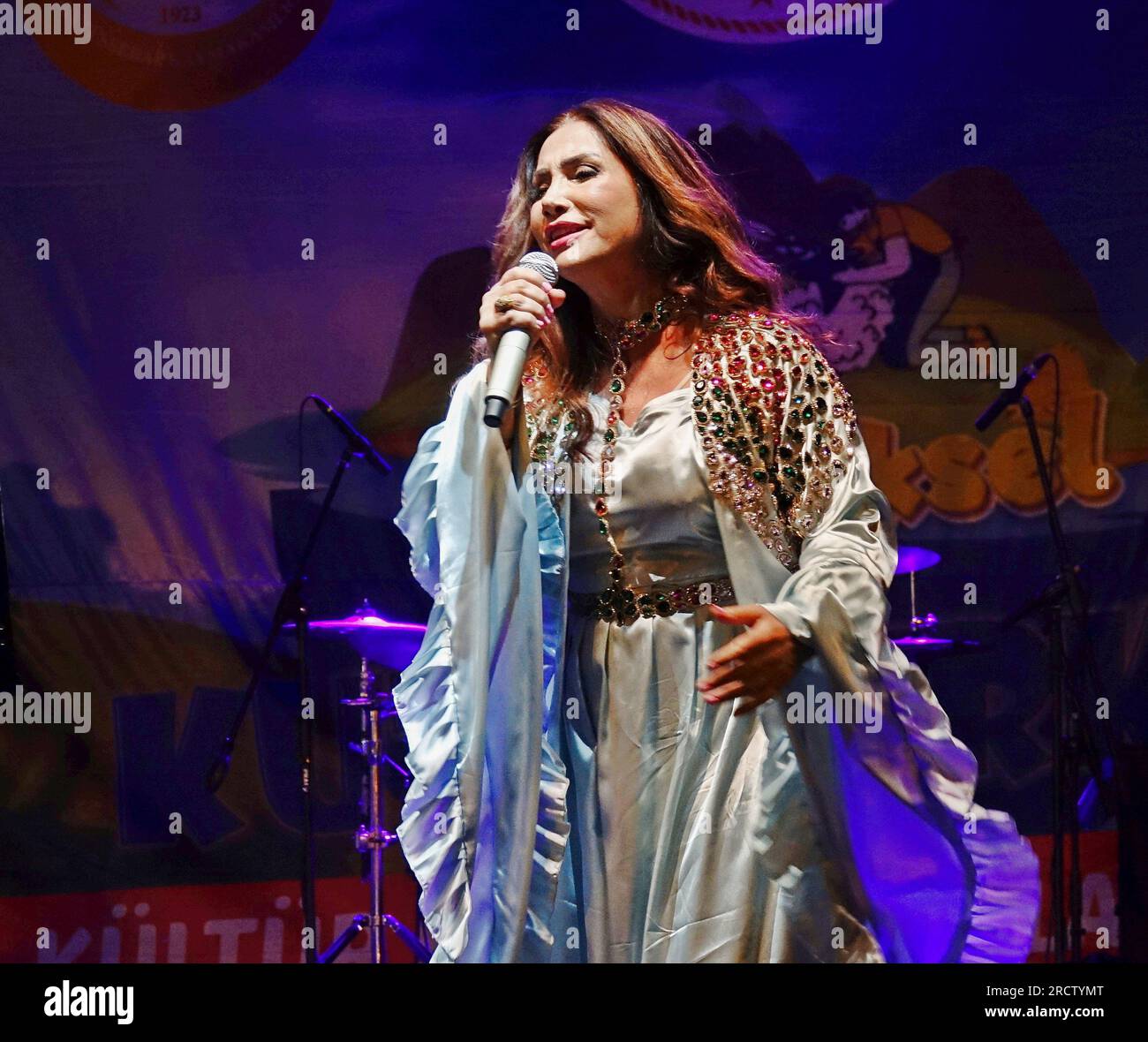 Kurdistan concert hi-res stock photography and images - Alamy