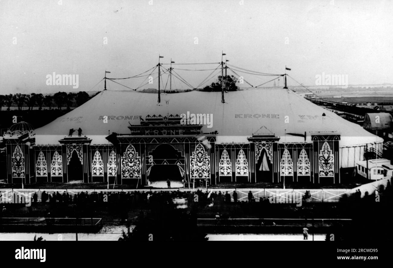 circus, Circus Krone, circus tent, exterior view, Tempelhofer Feld, Berlin, 1931, ADDITIONAL-RIGHTS-CLEARANCE-INFO-NOT-AVAILABLE Stock Photo