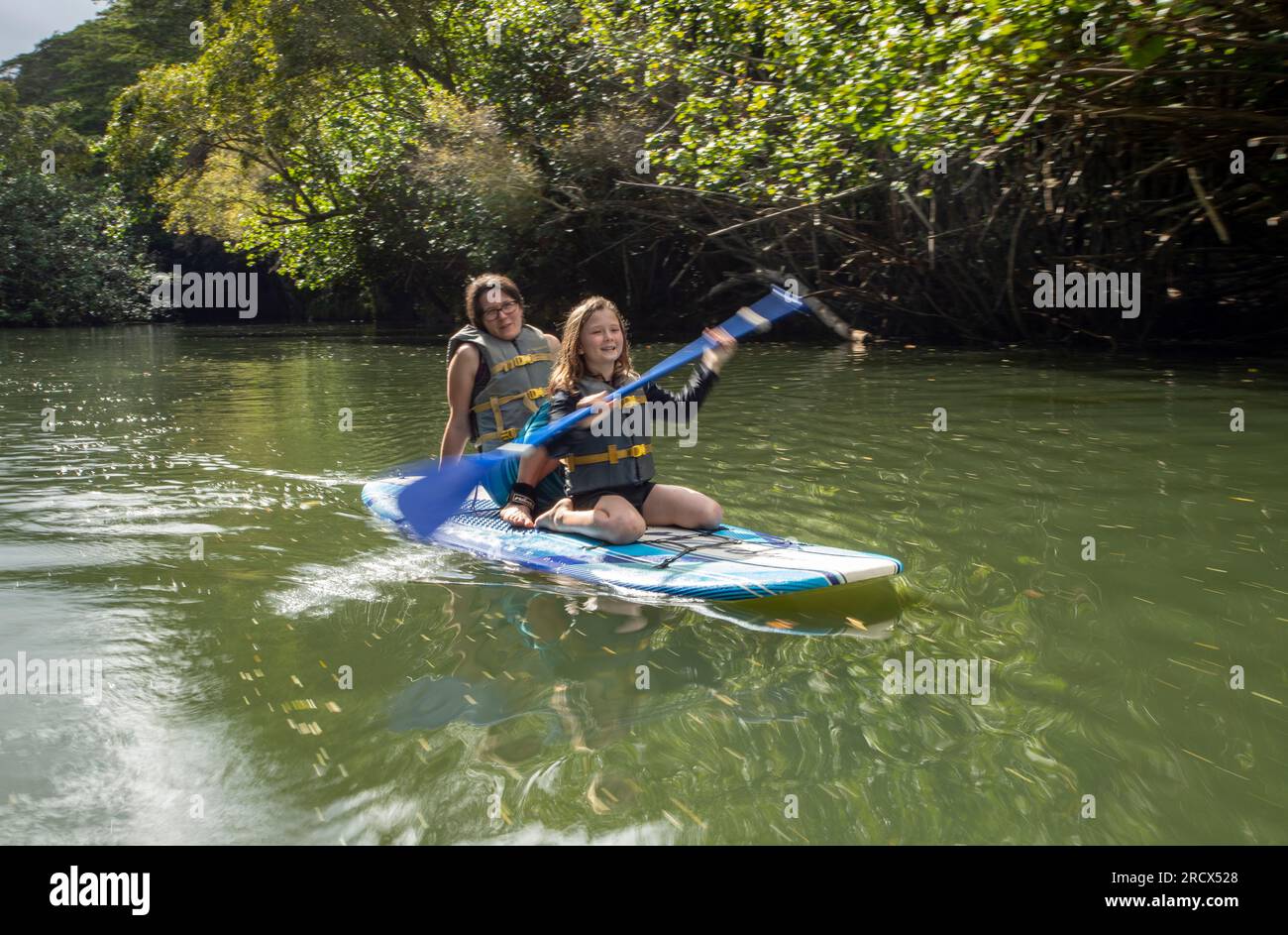 Mother and daughter paddling hires stock photography and images Alamy