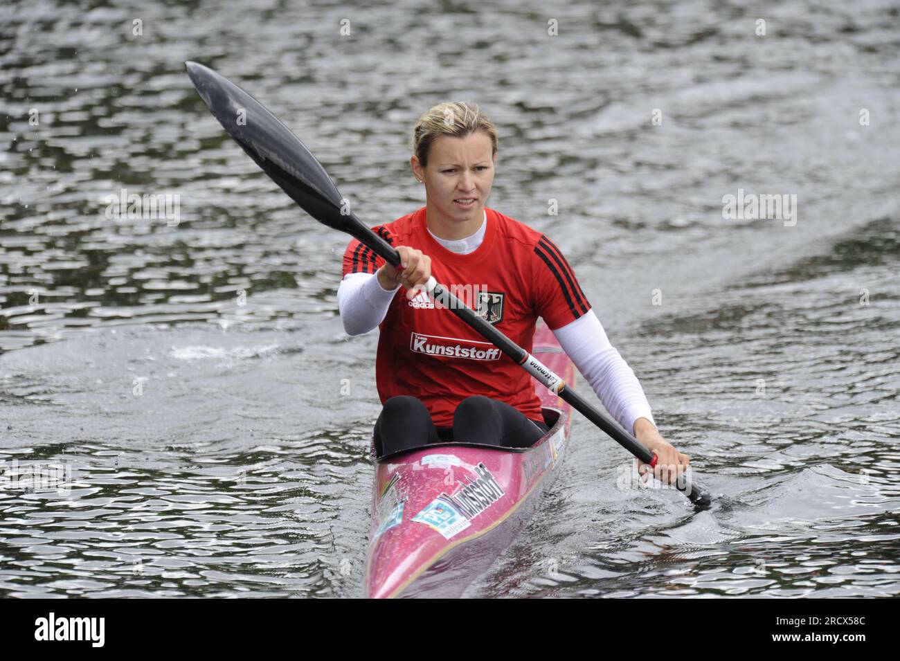 Nicole Reinhardt Aktion K1 Women Kanu Welt Cup in Duisburg 29.5.2011 Stock  Photo - Alamy, image size:1300x955